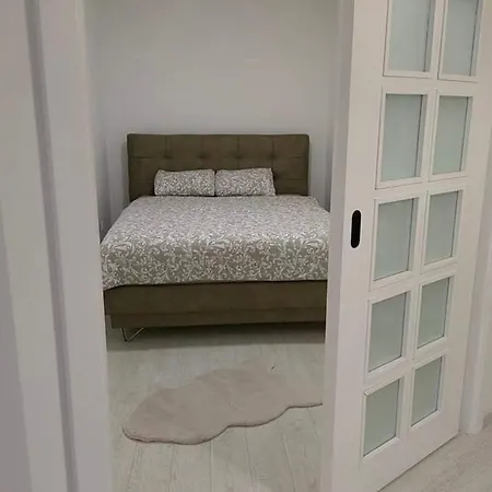 Anika - Stan Na Dan Lägenhet *